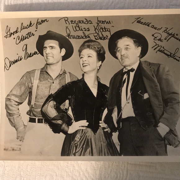 Vintage Antique Gunsmoke TV Western Memorabilia Set Comic Book Signed Photo - Picture 2 of 7